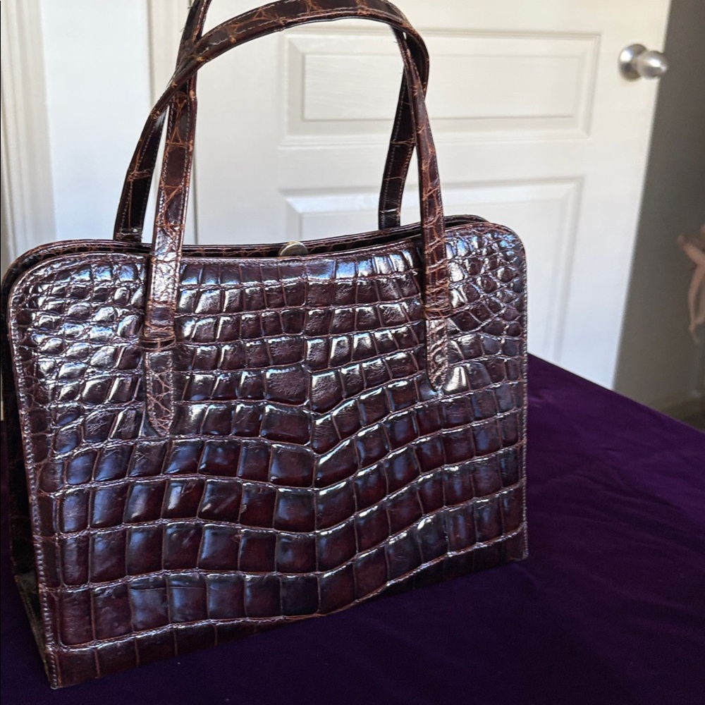 Elegant Brown alligator belly, shiny vintage handbag from 1940s to 1950s